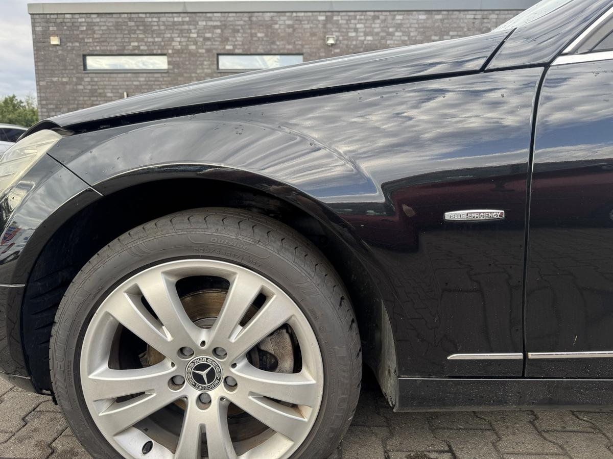Mercedes C Klasse 204 original Kotfl&uuml;gel vorn links 197 Obsidianschwarz Bj.2009